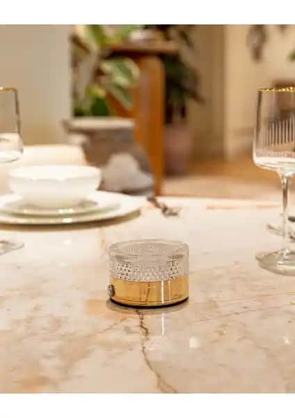 Madame Coco Claire Dokunmatik Abajur: Şık ve Fonksiyonel Modern Aydınlatma Çözümü