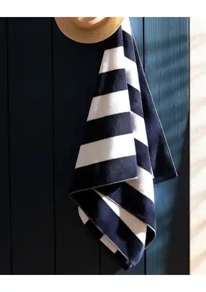 Madame Coco Hector Plaj Havlusu: Şıklık ve Konforu Bir Arada Sunan Pamuklu Yuvarlak Havlu