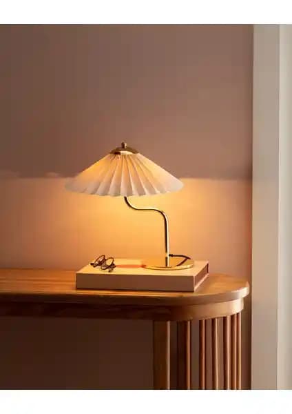 Madame Coco Miranda Abajur: Zarif Tasarımı ve Fonksiyonel Özellikleriyle Modern Dekorasyon İçin Uygun