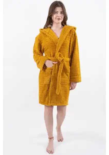 MaisonArt Comfy Kadın Peluş Kapşonlu Bornoz Konfor ve Şıklık Sunar