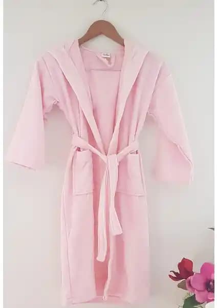 My Sweet Baby Kadife Çocuk Bornozu: Konfor ve Şıklık Sunan Yumuşak ve Emici Tasarım