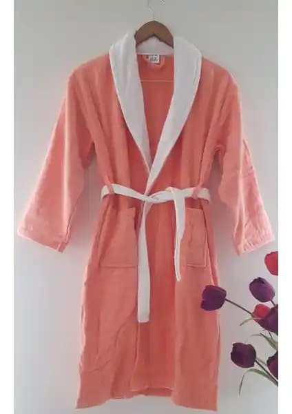 My Sweet Baby Kadife Çocuk Bornozu: Yumuşak ve Şık Tasarımıyla Güvenli Sıcaklık Sağlar