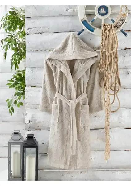 Philippus Bukle Kutulu Genç Kapüşonlu Bornoz: Konfor ve Kalitenin Günlük Kullanımda Buluşması