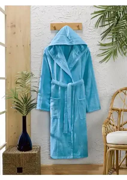 Semecca Pamuklu Kadife Kapüşonlu Bornoz: Şıklık ve Konforun Bir Arada Sunumu