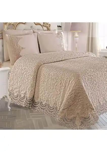 Yarençeyiz Dantelli Gelin Battaniye Seti: Şıklık ve Konforu Bir Arada Sunar