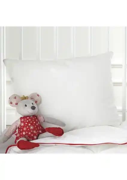 Yataş Mini DACRON 95 Bebek Yastık: Güvenli ve Konforlu Uyku için Tasarlanmış Bebek Yastığı