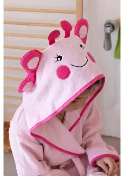 Zengin Home Kapüşonlu Çocuk Bornozu: Sıcak ve Sevimli Tasarım ile Günlük Kullanım