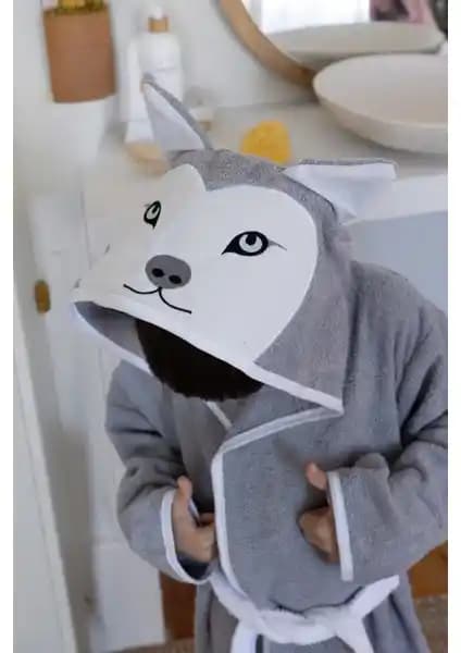 Zengin Home Kapüşonlu Çocuk Bornozu: Sıcaklık ve Eğlence Sunan Sevimli Tasarım