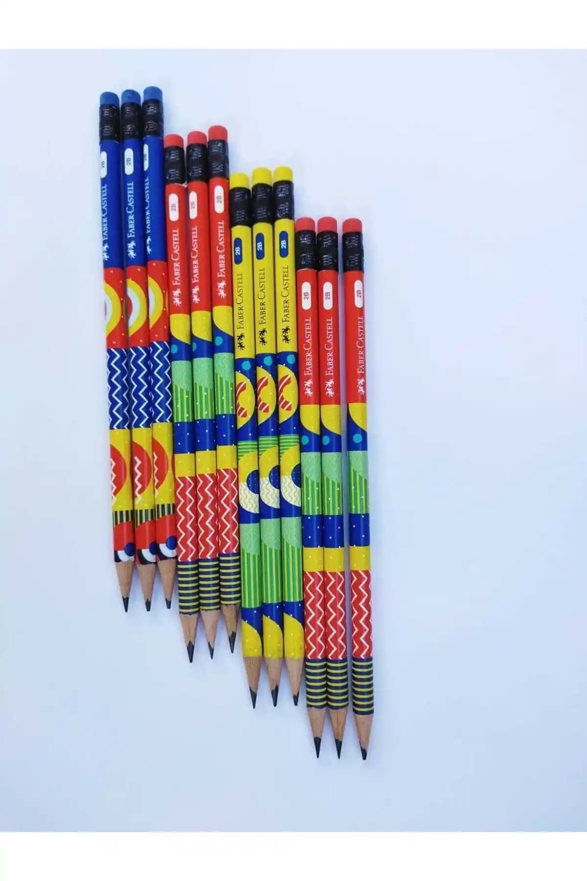 Faber Castell Pattern Silgili Kurşun Kalem 2B: Renkli ve Kullanışlı Tasarım Özellikleriyle Öne Çıkan Kalem