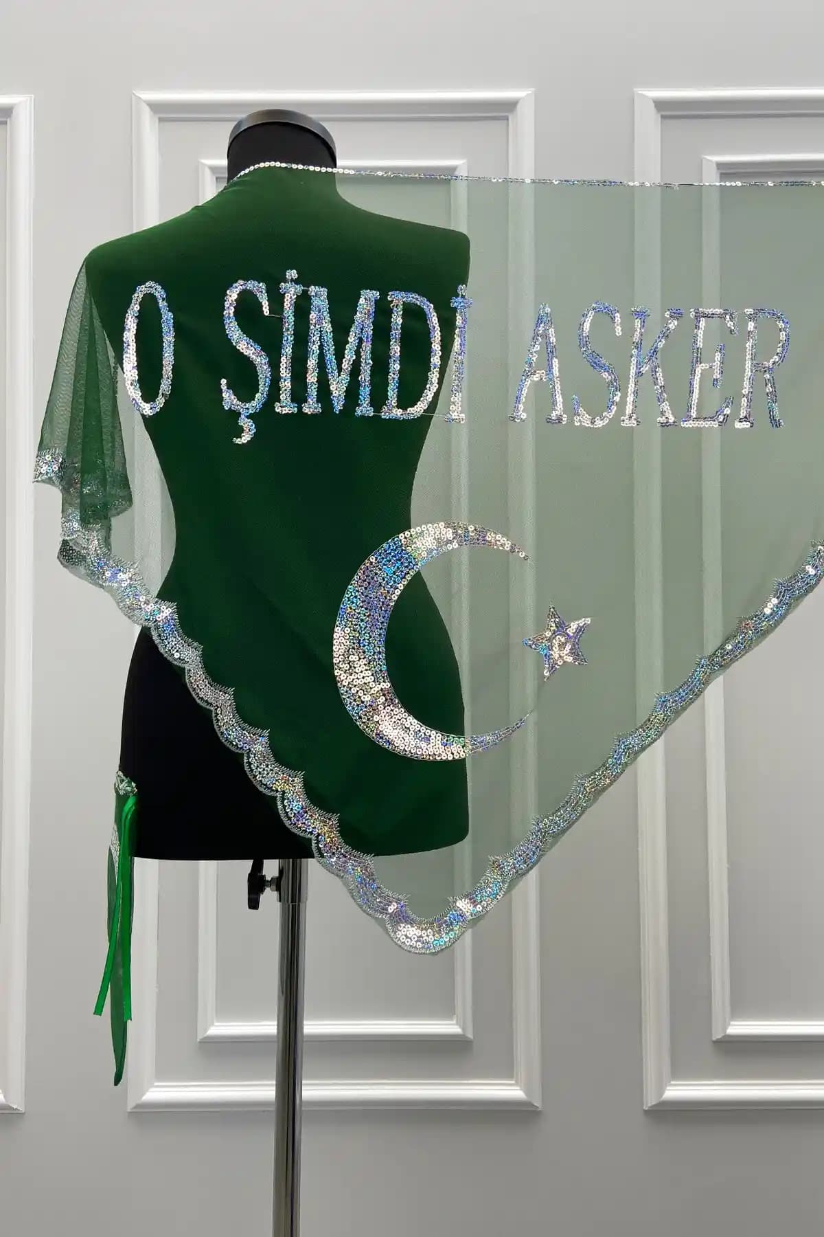 Geleneksel Yeşil Asker Şalı ve Aksesuarları Düğün ve Kutlamalar İçin Uygun