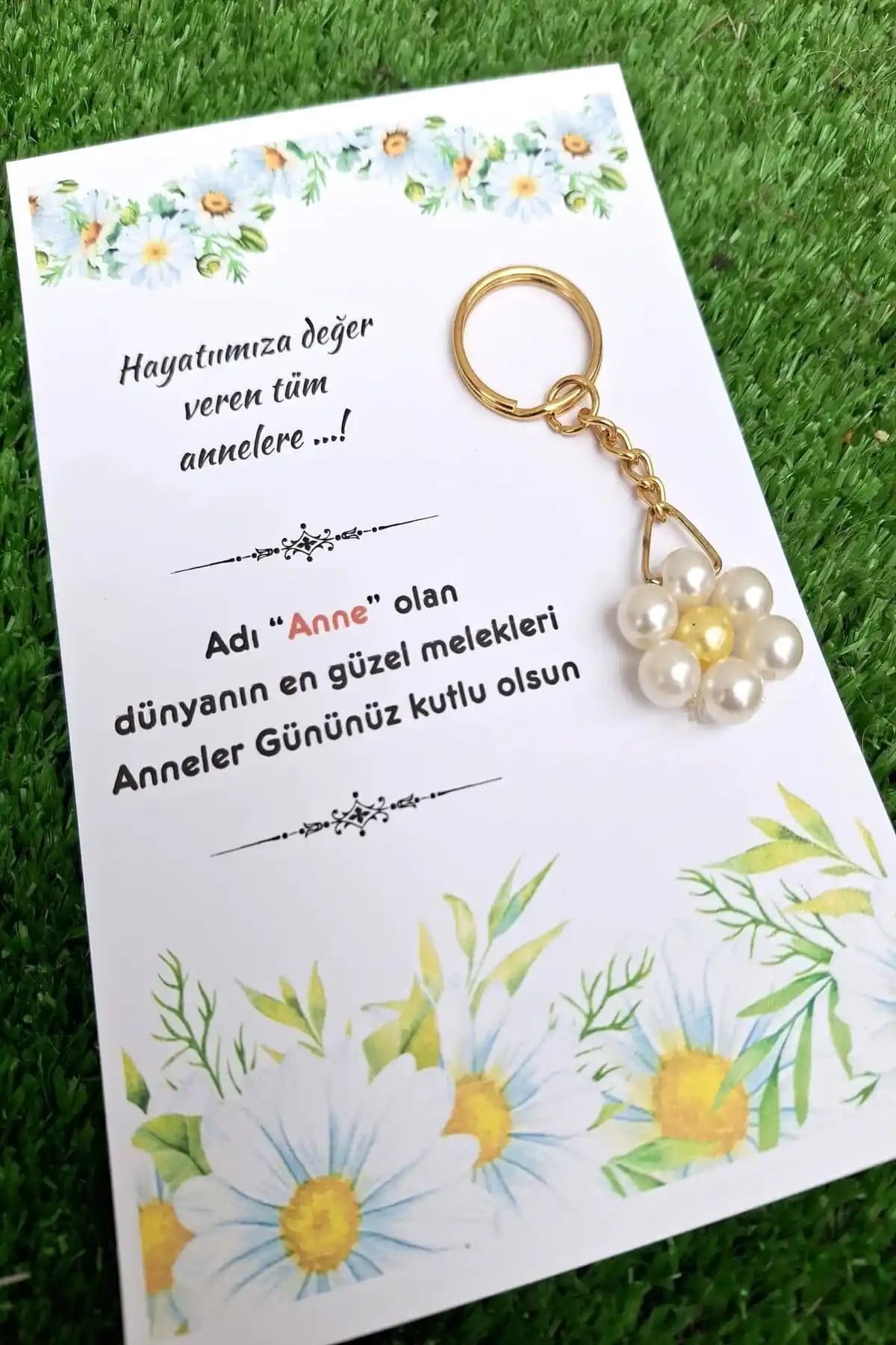 İnci Papatya Anahtarlık Seti: Zarif ve Anlamlı Hediye Seçeneği