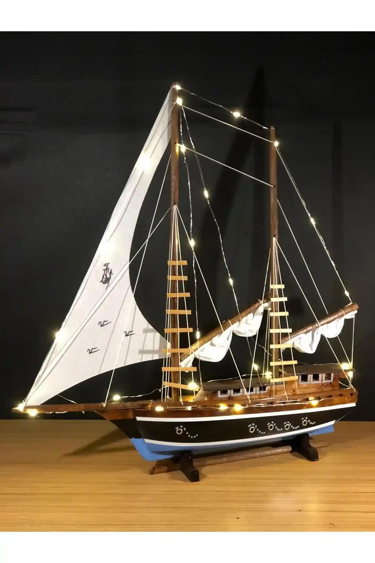 Lapidaria Işıklı Yelkenli Ahşap Gemi Maketi Büyük Boy Dekoratif Tasarım