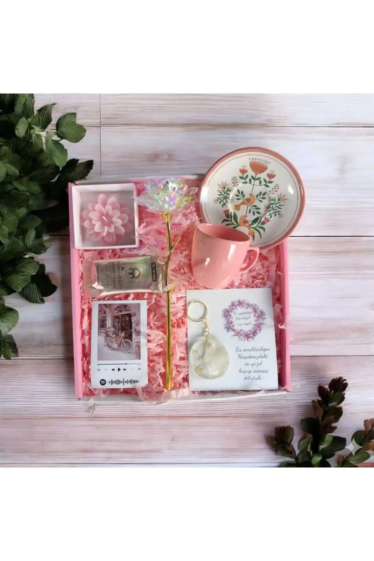 MARMORİ Pembe Çiçekli Fincan Seti: Zarif ve Anlamlı Seramik Hediye Seçeneği