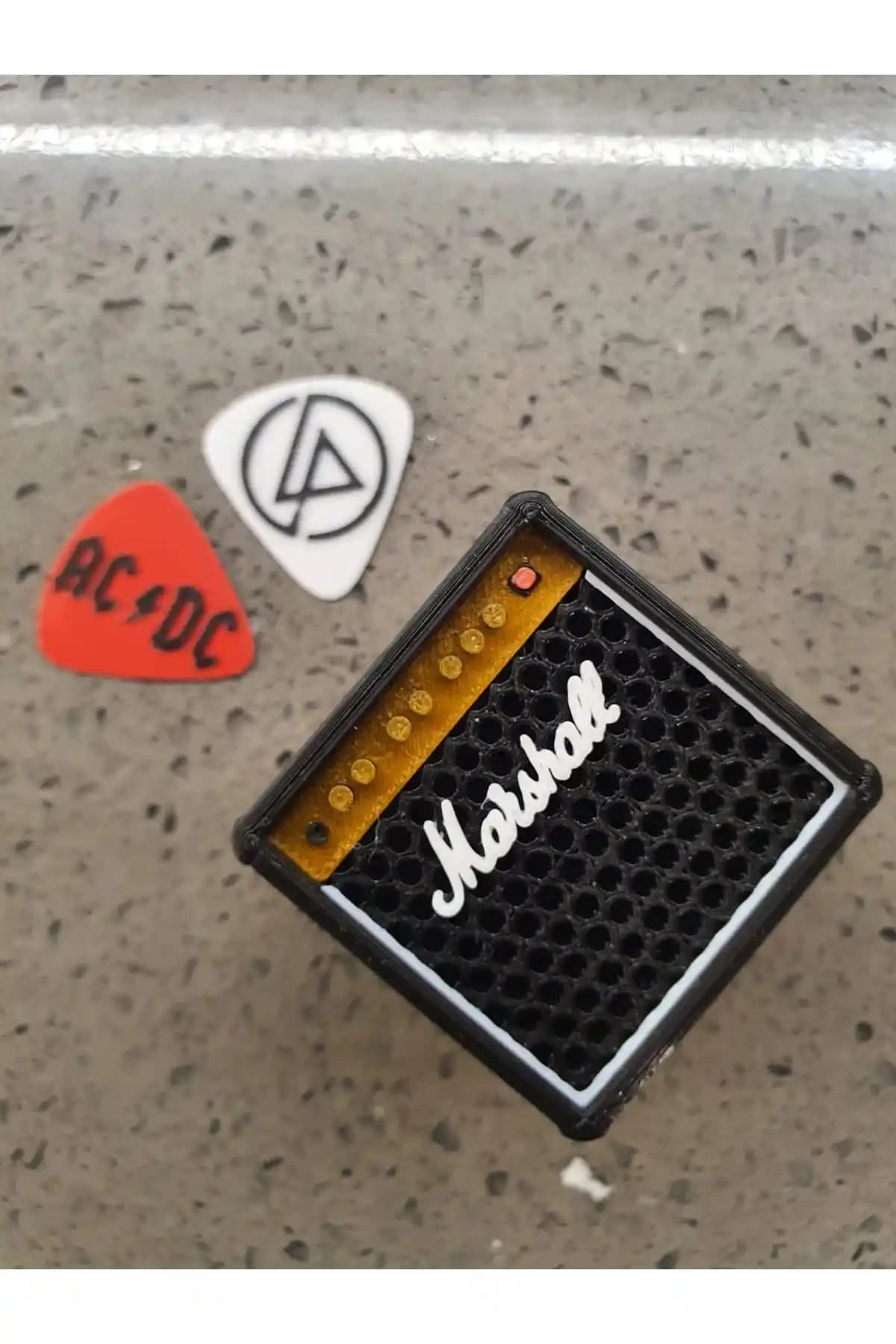 Marshall Gitar Pena Kutusu: Şık, Dayanıklı ve Pratik Müzik Aksesuarı