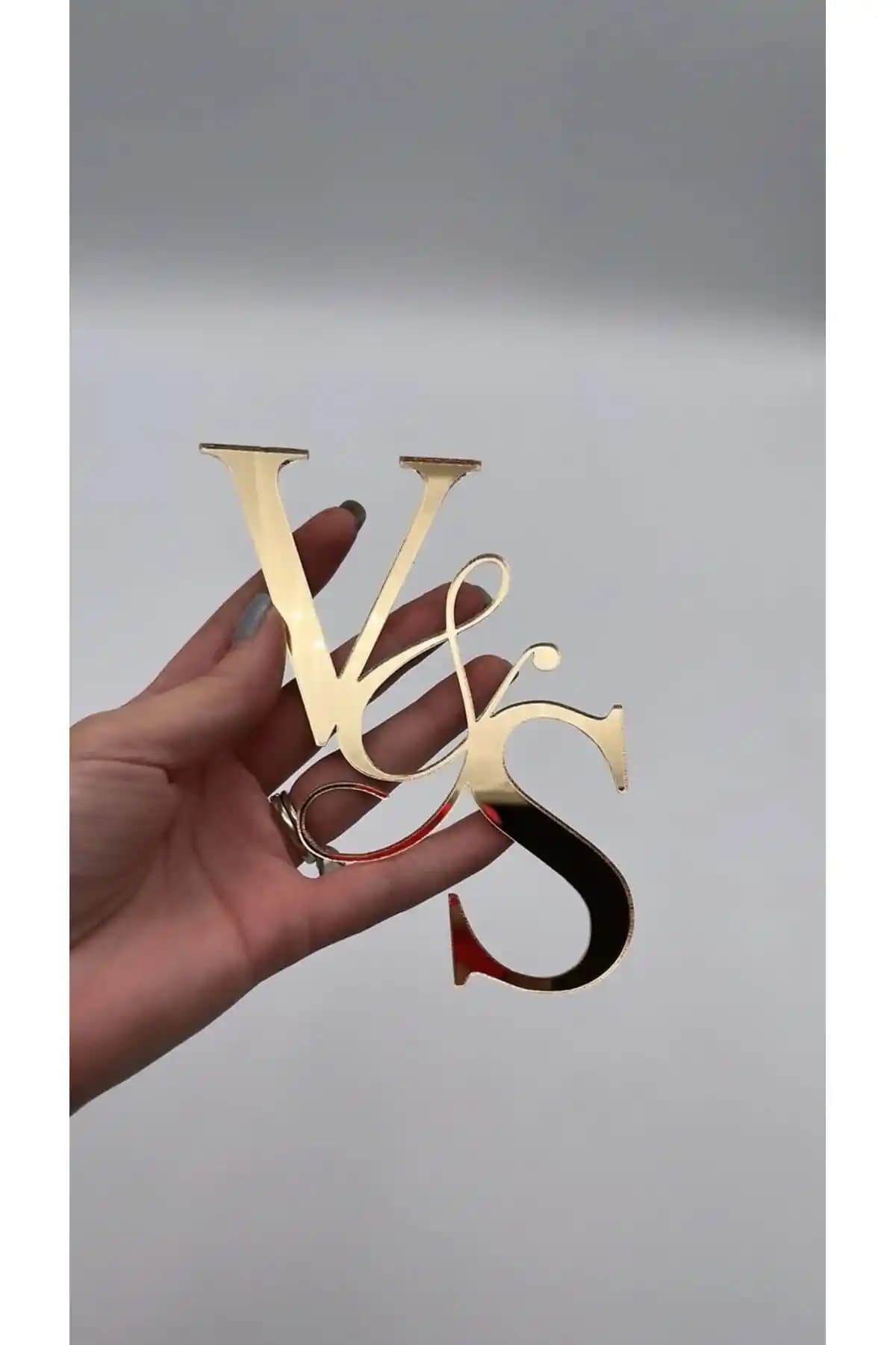 Pleksivent Pasta Çubuğu Kişiye Özel Baş Harfli Pasta Süsü Modern ve Şık Tasarım