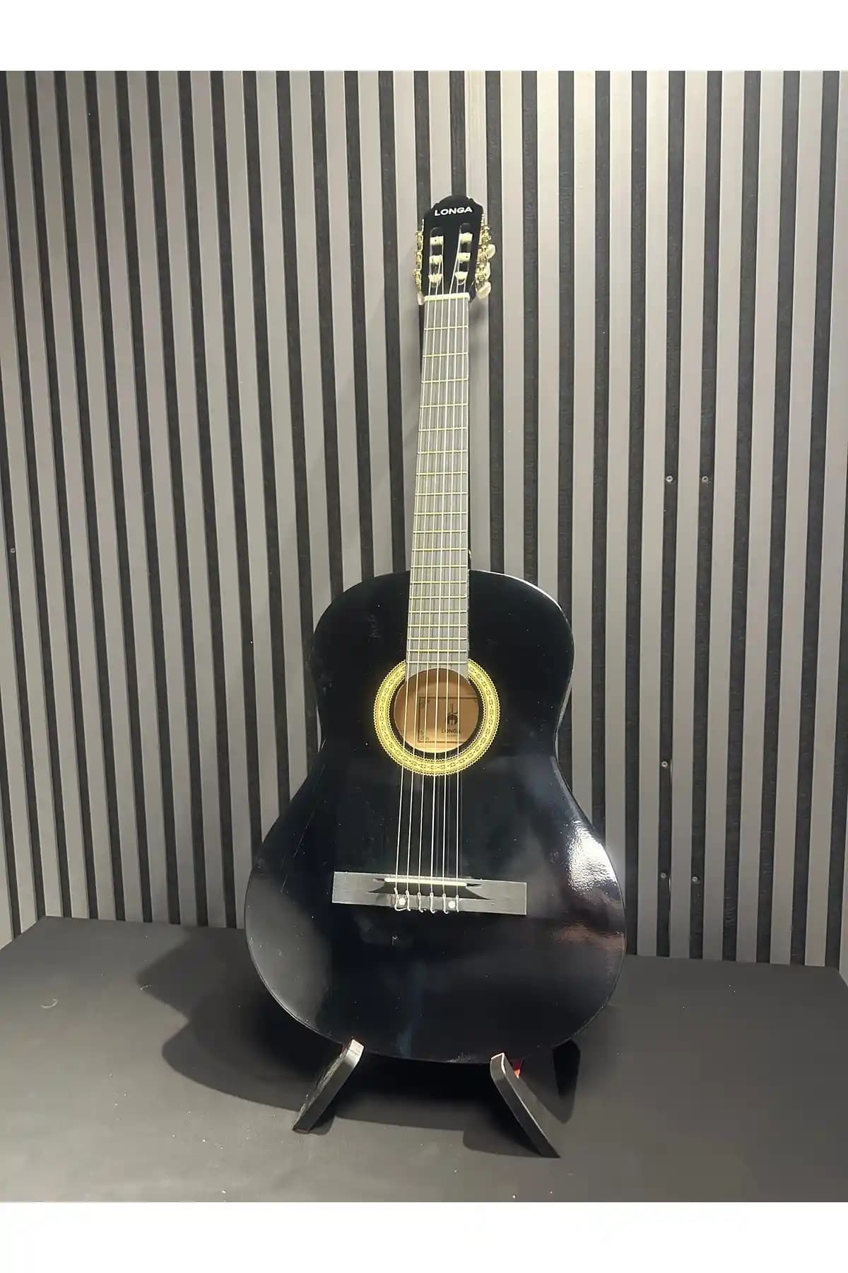 Siyah Klasik Gitar İncelemesi: Tasarım, Performans ve Kullanıcı Deneyimleri