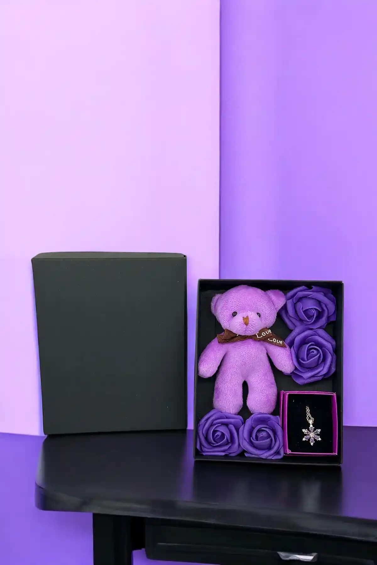 Zemtigo Mor Güller Lotus Kolye ve Peluş Ayıcık İçeren Sevgiliye Hediye Kutusu