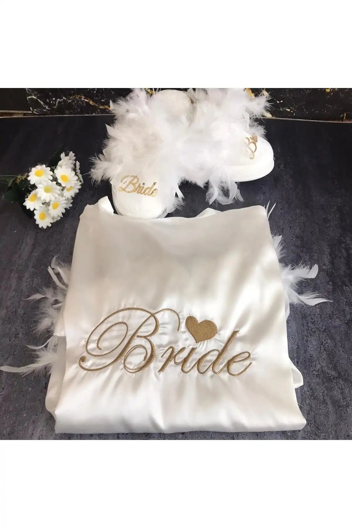 Bebek Çikolatası Bride Sabahlık Seti: Şıklık ve Konforun Bir Arada Sunulduğu Gelin Seti