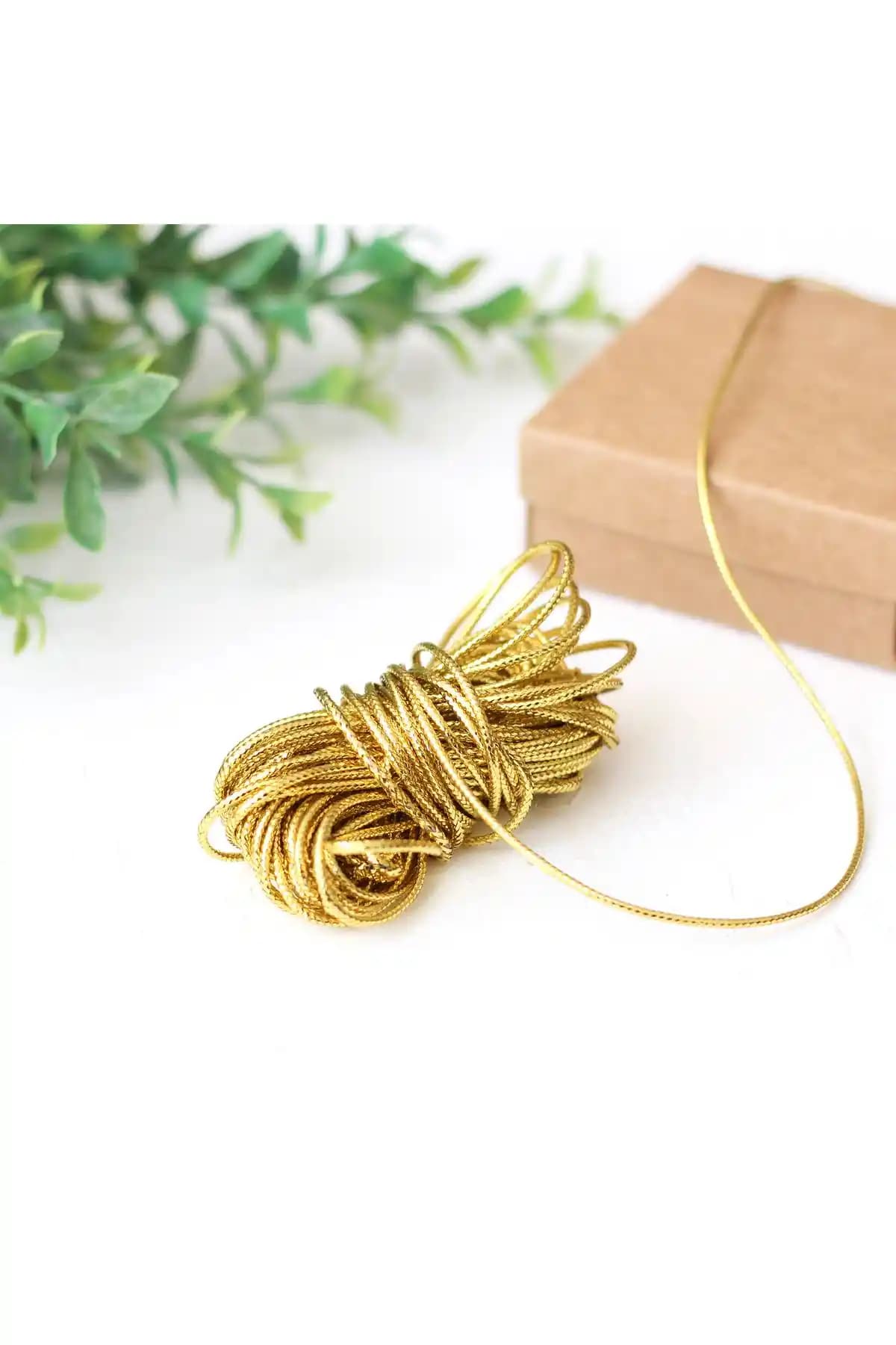 Bimotif Dekoratif Simli Monofil İp: Estetik ve Çok Amaçlı Kullanım İçin Uygun Ürün