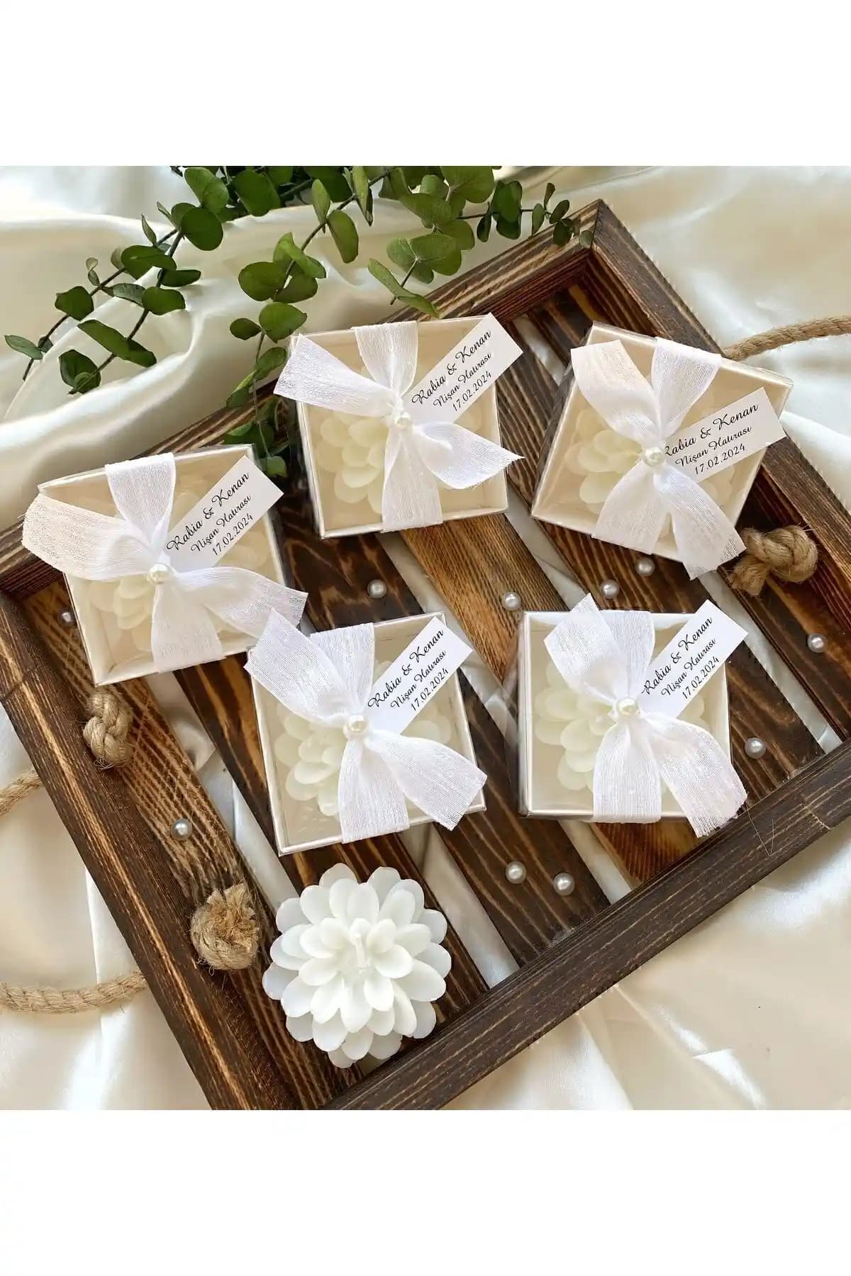 Gami Handmade Lotus Mum Seti: El Yapımı Zarif Süsleme ve Hediyelik Mumler