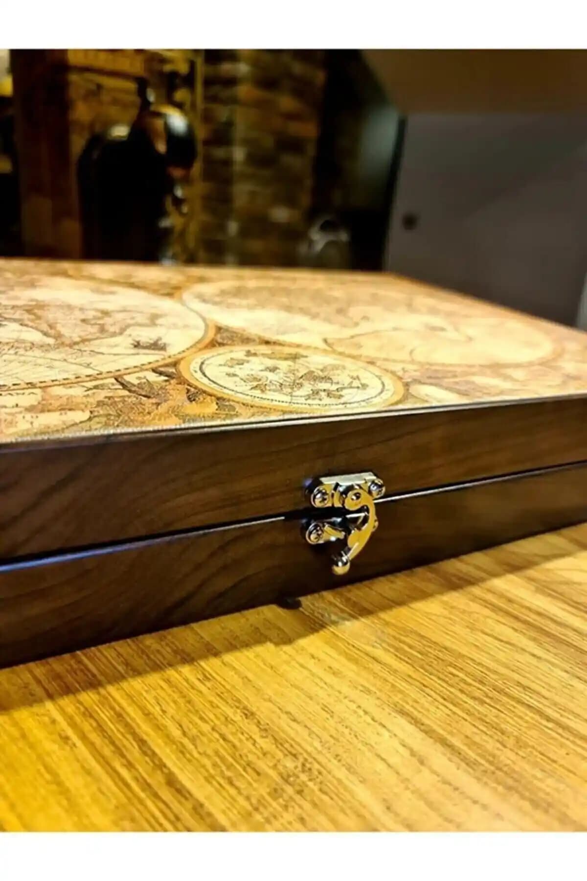 Megame ve Simya Tavla Takımları Karşılaştırması: Tasarım, Malzeme ve Kullanıcı Yorumları