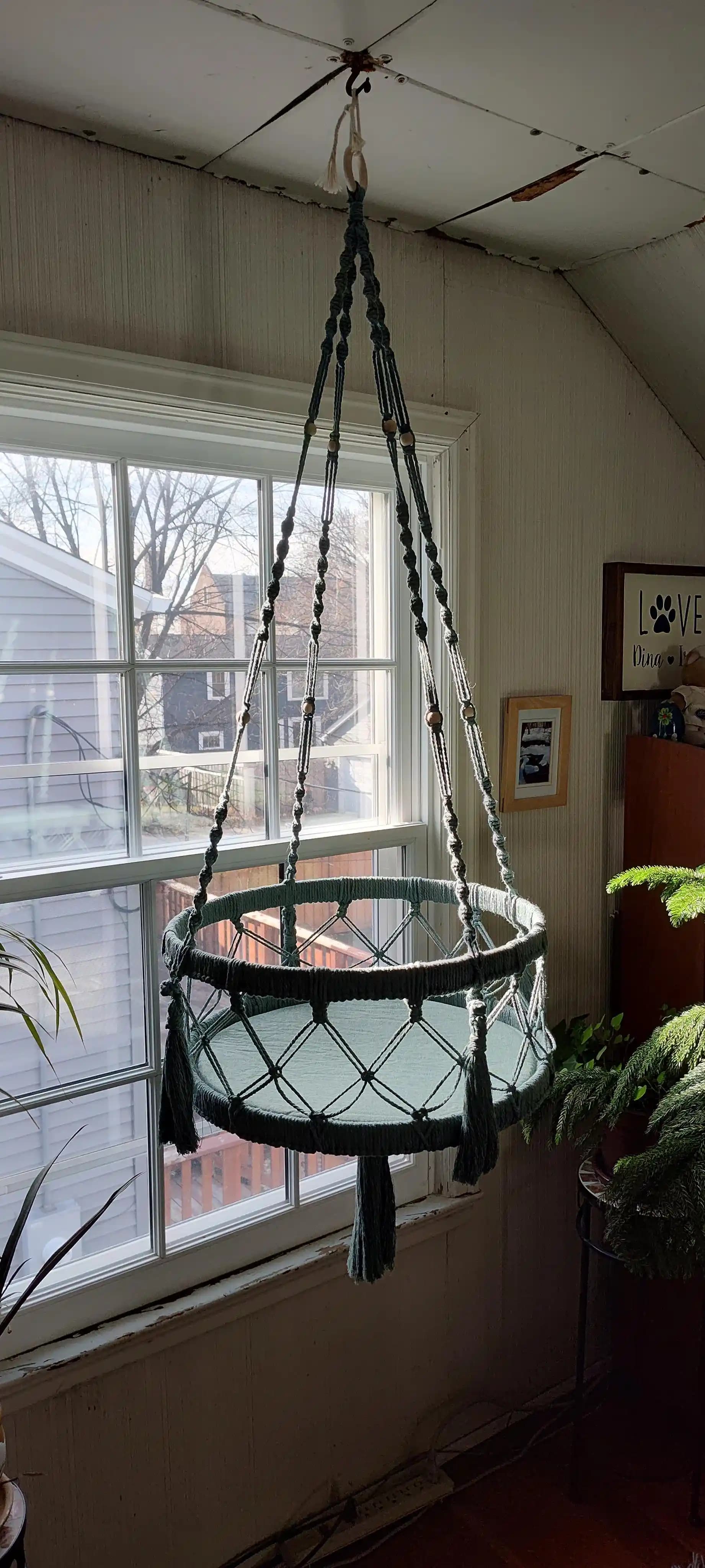 Çocuk Odaları İçin Asılı Makrome Sepet Tasarımı ve Kullanımı: Fonksiyonel ve Estetik Çözümler