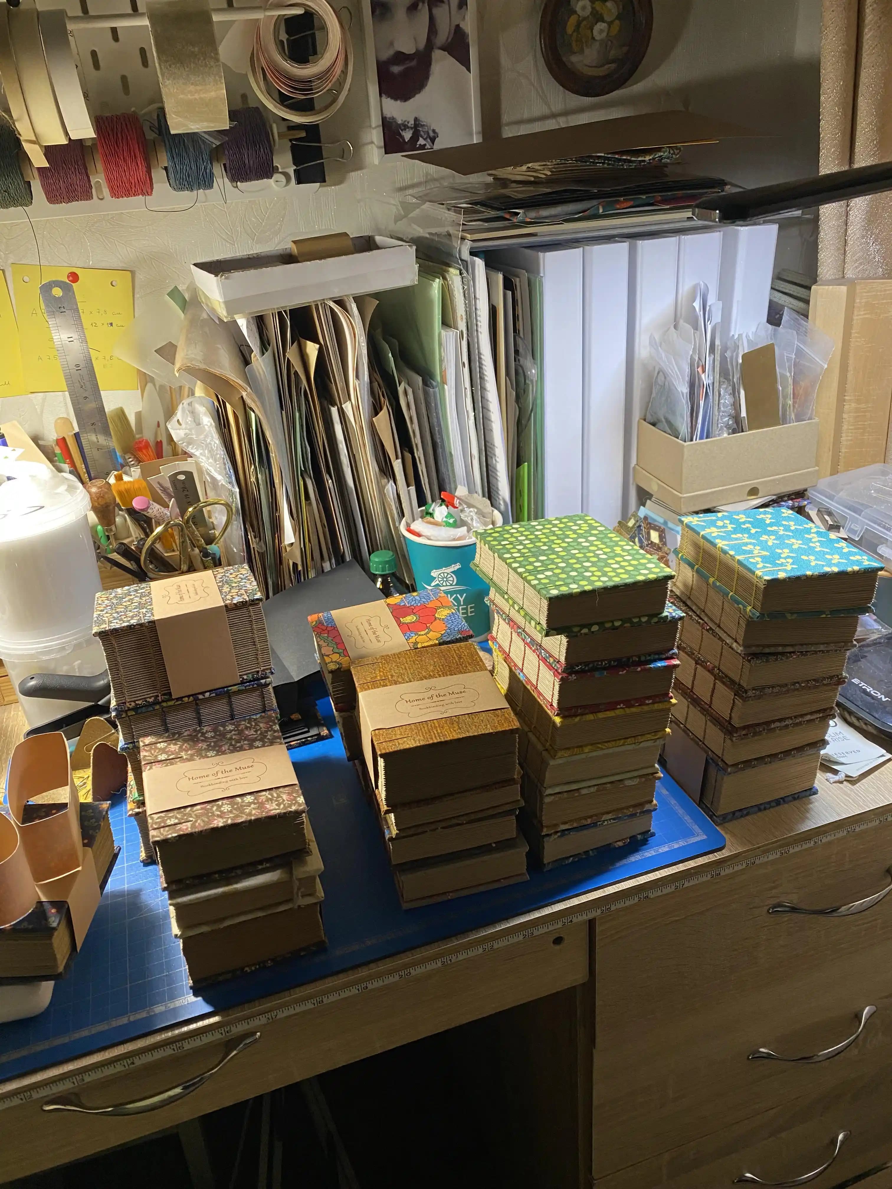 Coptic Dikişli Kalın Defterler: El İşçiliği ve Yerel Sergi Hazırlıkları