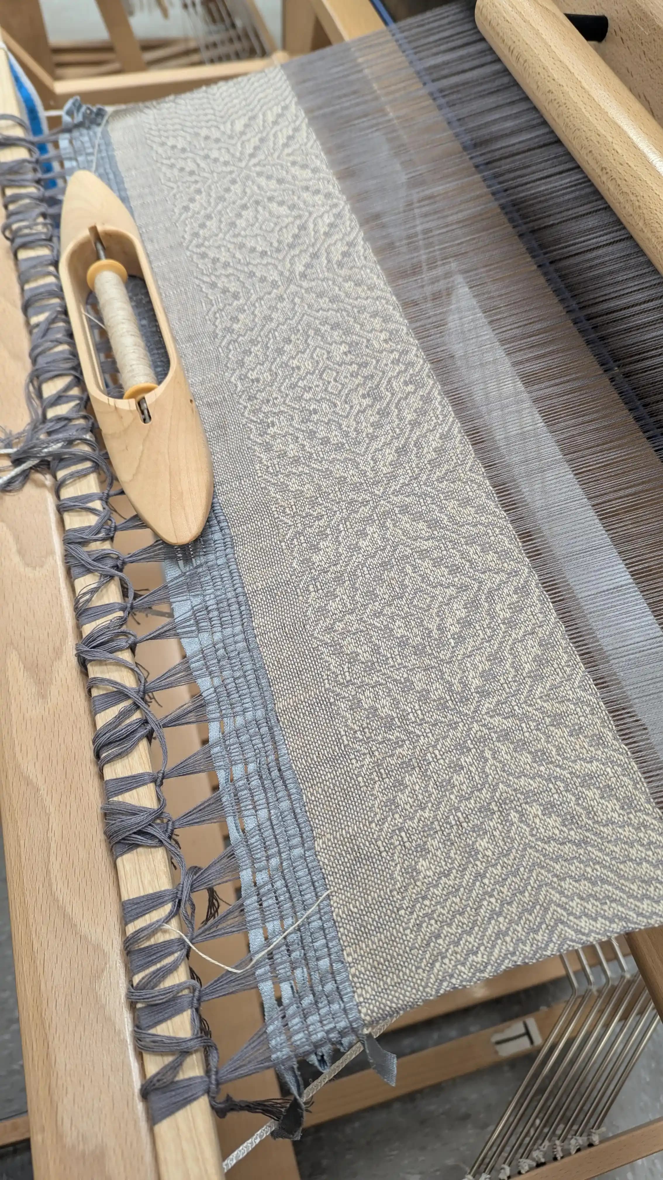 Dokuma Sanatında 8 Şaftlı Desen Modifikasyonu ve İplik Seçiminin Önemi