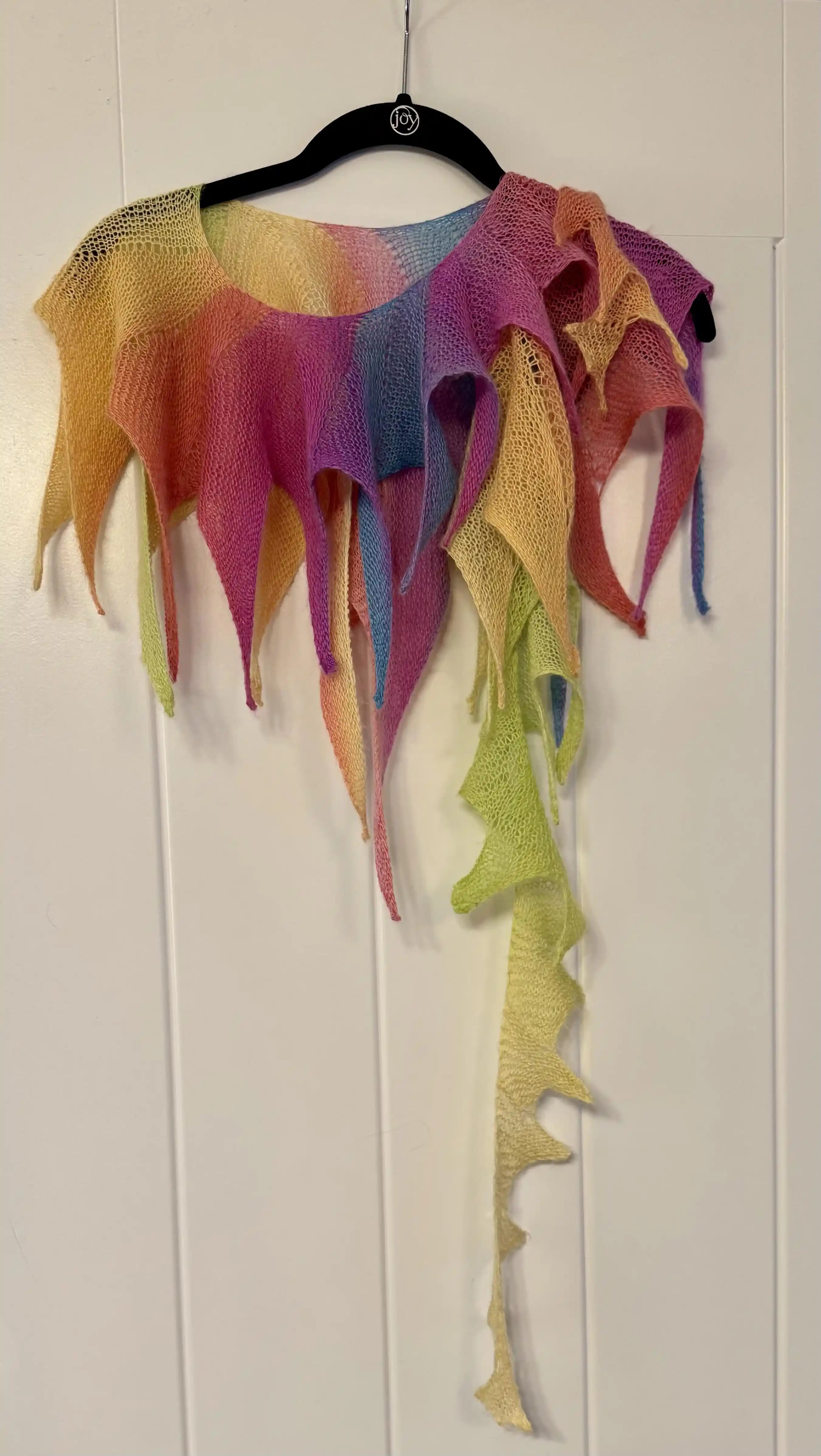 Festival Shawl: Ejderha Temalı Hafif Parmak Ağırlığında Şal Modeli ve Teknikleri