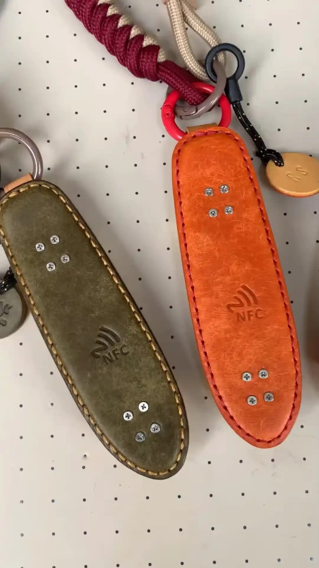 Küçük Sırt Çantası Aksesuarı Tasarımı: Deri İşçiliği ve NFC Teknolojisi Entegrasyonu