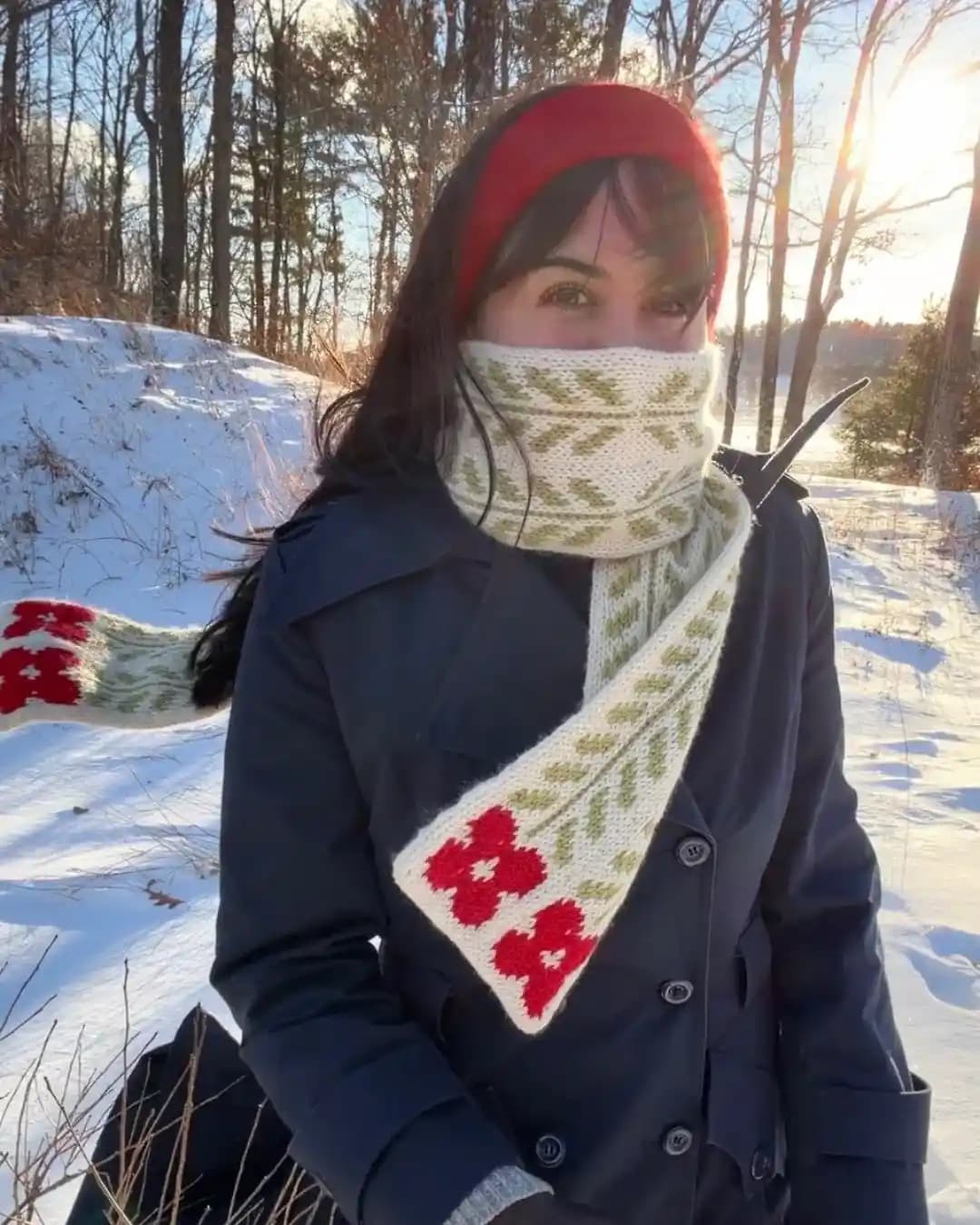 Poppy Scarf: Canlı Renklerle Örülen Çift Yüzlü Kış Atkısı Tasarımı ve Kullanımı