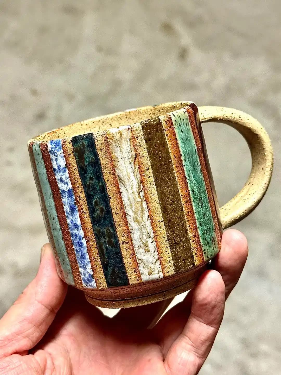 Seramikte Koyu Renklenme Nedenleri ve Glazeleme Sürecindeki Kimyasal Etkileşimler