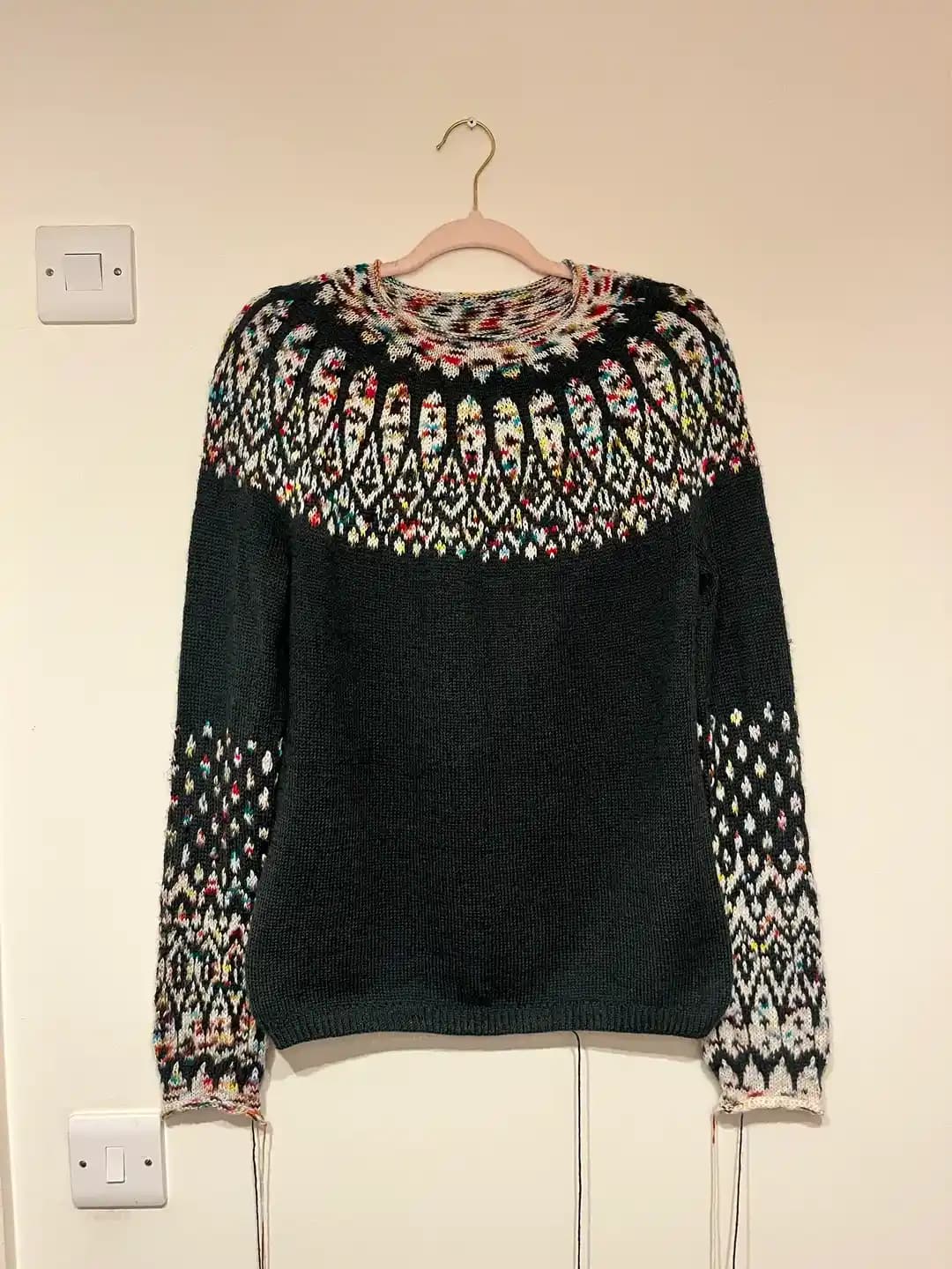 Sipila Modeli Kazak Örgüsünde Renk Uyumu ve Teknik Kalıp Detayları