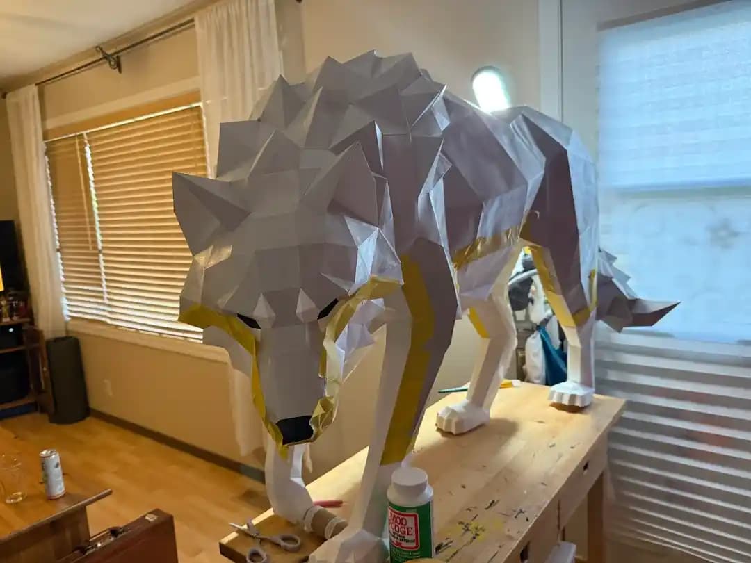 Wolfie: Ren Faire için Tasarlanmış Detaylı ve Dayanıklı Kağıt Maket Tasarımı