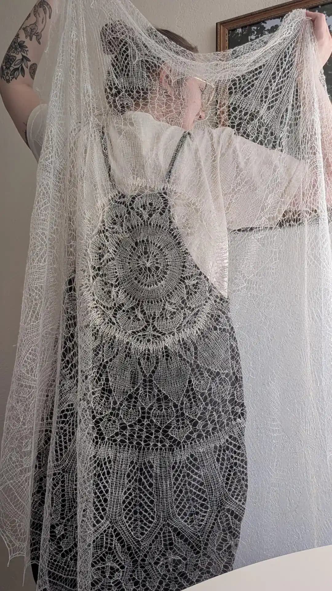 Almanya Angora Elyafından El İşi Düğün Şalı: İnce İplik Eğirme ve Dantel Örgü Süreci