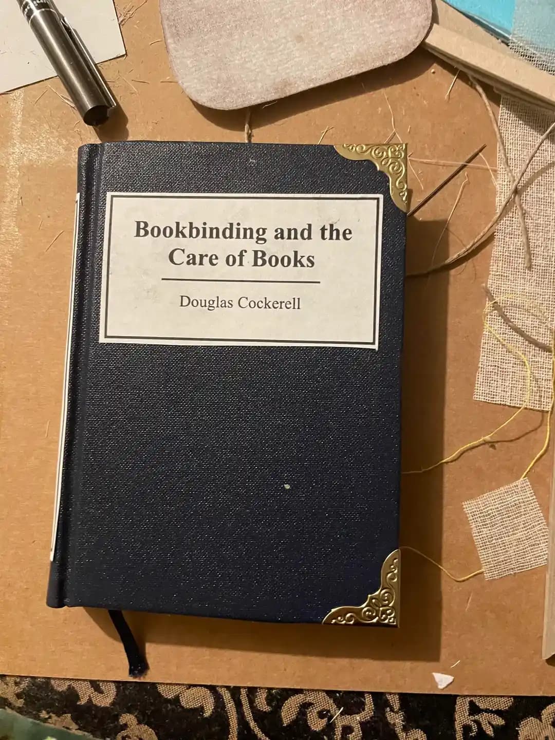 El Yapımı Klasik Kitap Ciltlerinde Malzeme Seçimi ve Teknikler Üzerine Detaylı Rehber