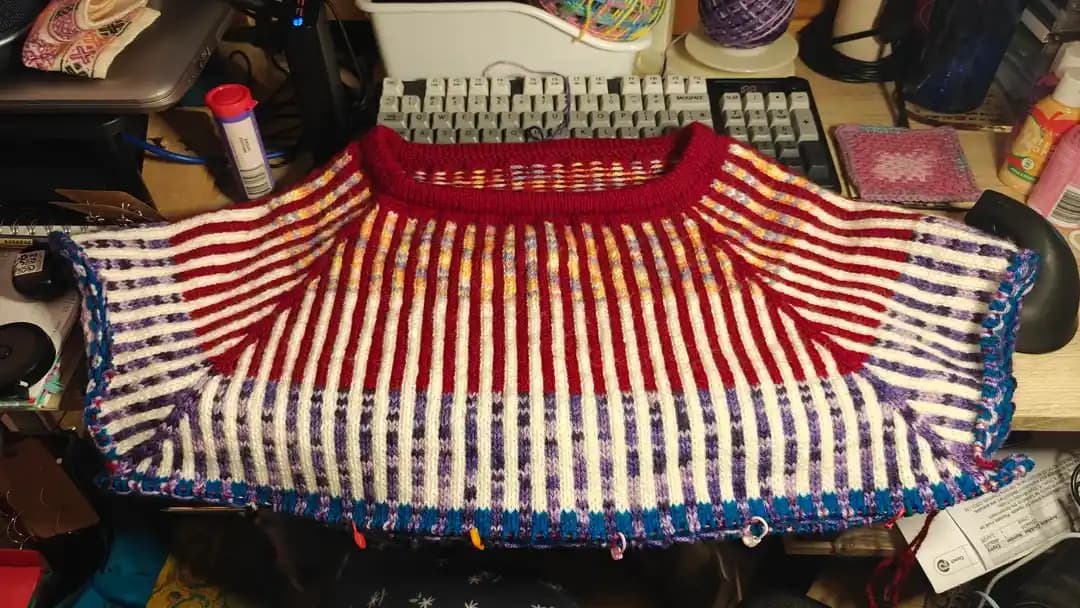 Flax DK Örgü Modelini Kişiselleştirme ve İki Renkli Tekniklerle Tasarım İpuçları