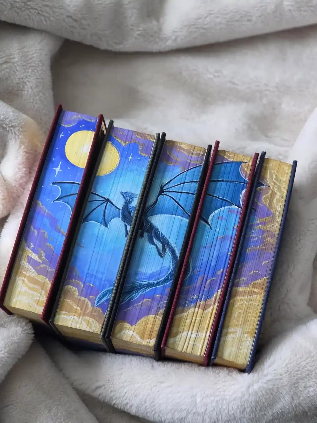 Inheritance Cycle Serisi Üzerinde Kenar Boyama ile Kitap Ciltleme Sanatının İncelikleri