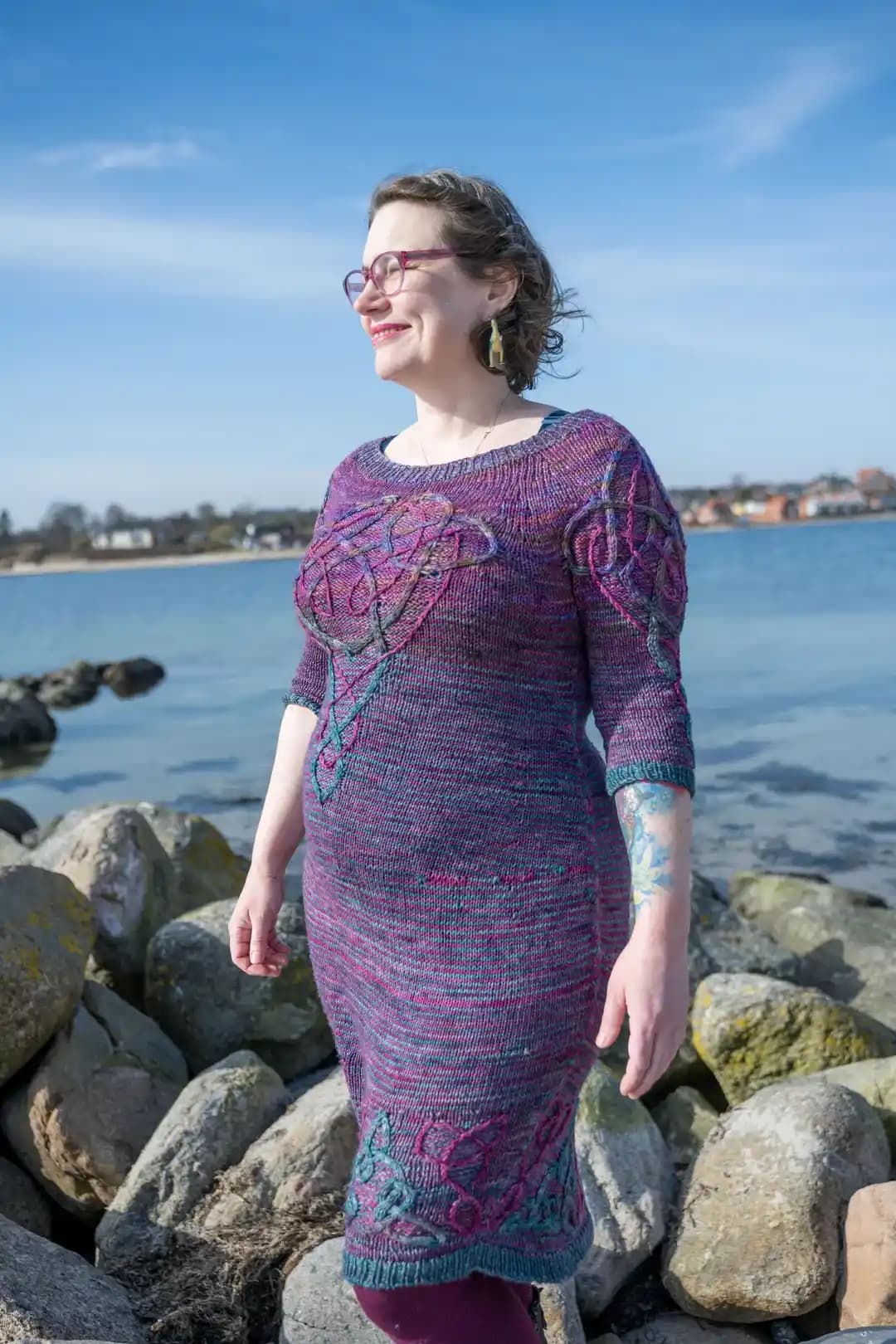 Kells ve Lindisfarne İki Renkli Kablo Desenleriyle Örgü Elbise Tasarımı ve Uygulaması