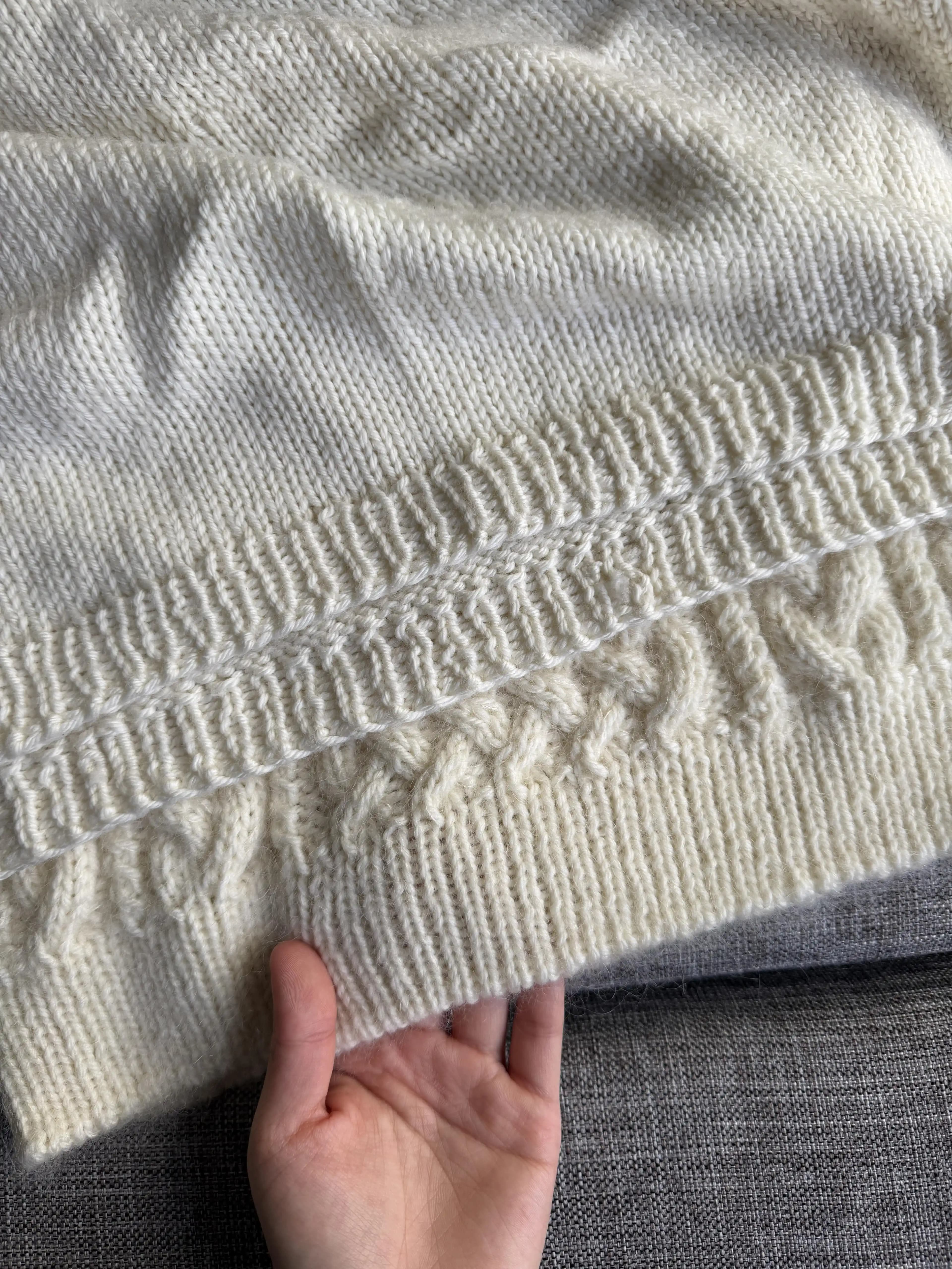 Örgüde Ribbing Teknikleri: İlk ve İkinci Kazak Deneyimlerinin Karşılaştırılması ve İyileştirme Yöntemleri