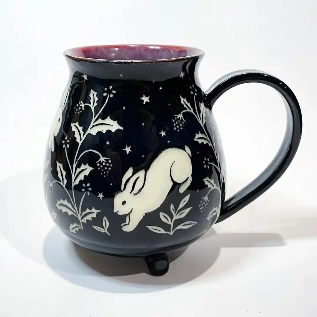 Seramik Sanatında Sgraffito Tekniği ile Yaratıcı Kurbağa ve Tavşan Tasarımları