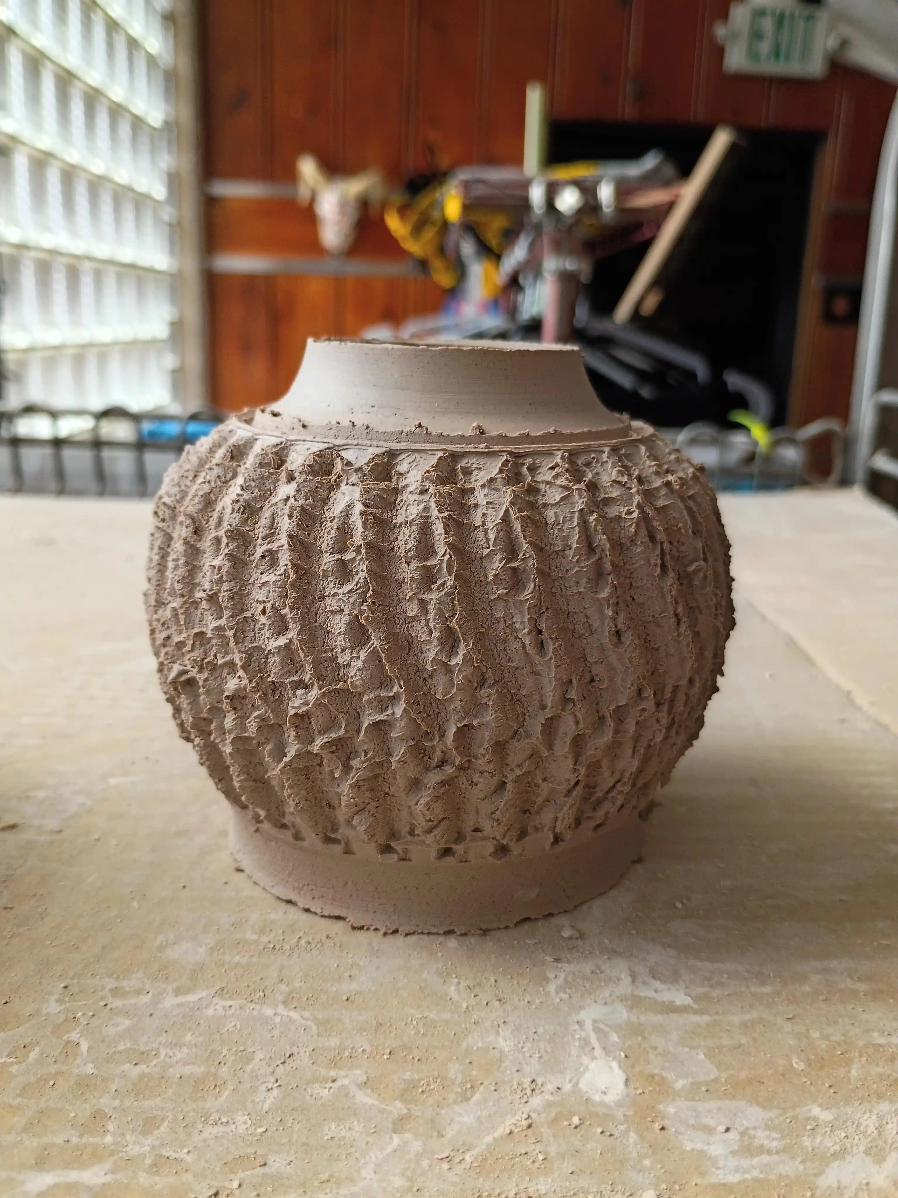 Seramikte Doku Oluşturma ve Form Genişletme Yöntemleri ile Estetik Yüzey Tasarımı