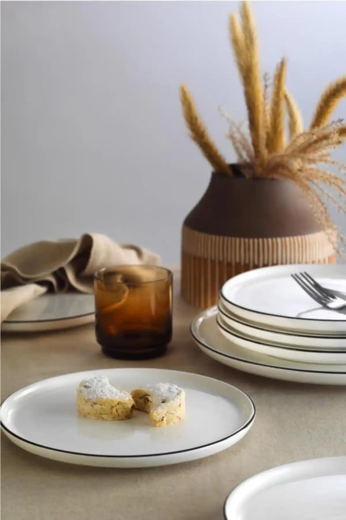 7 Parça Pasta Setleri ile Dekorasyonda Zarafet ve Fonksiyonellik Analizi