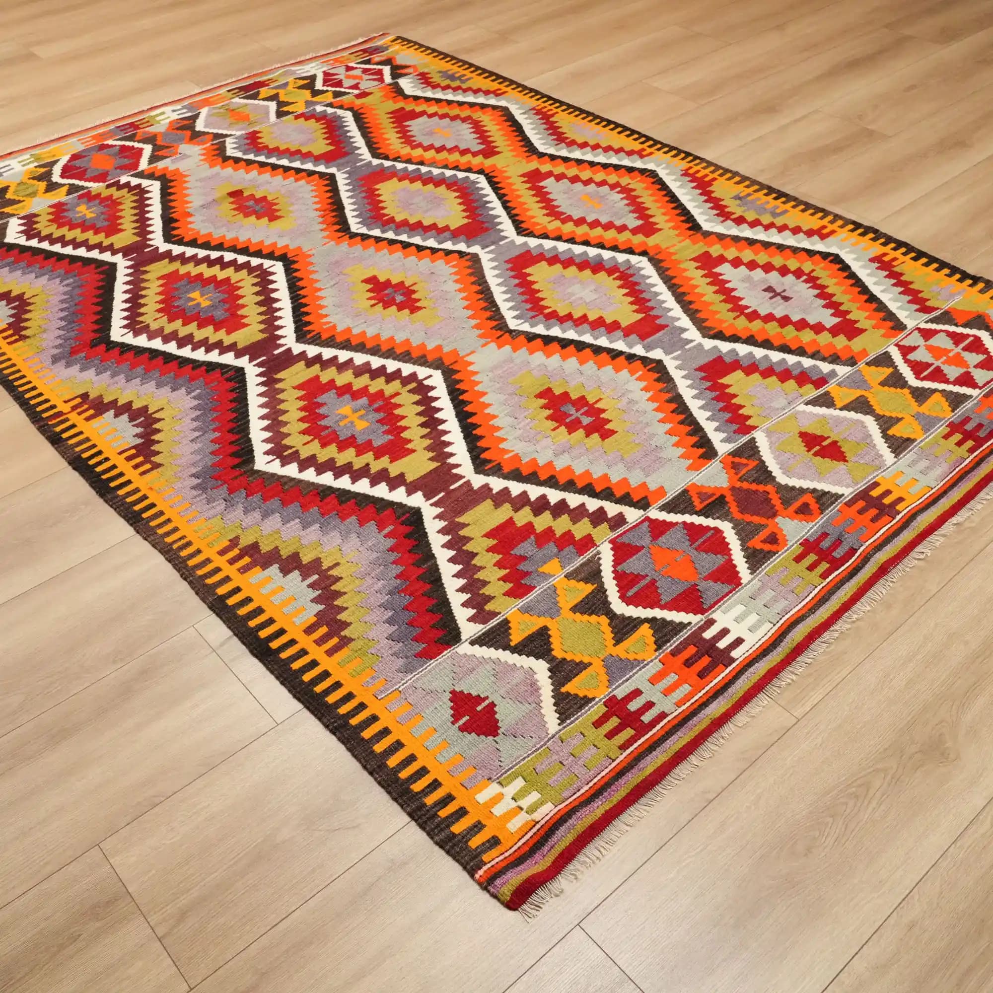 70 Yıllık El Dokuma Kilimlerin Değeri ve Dekorasyondaki Yeri