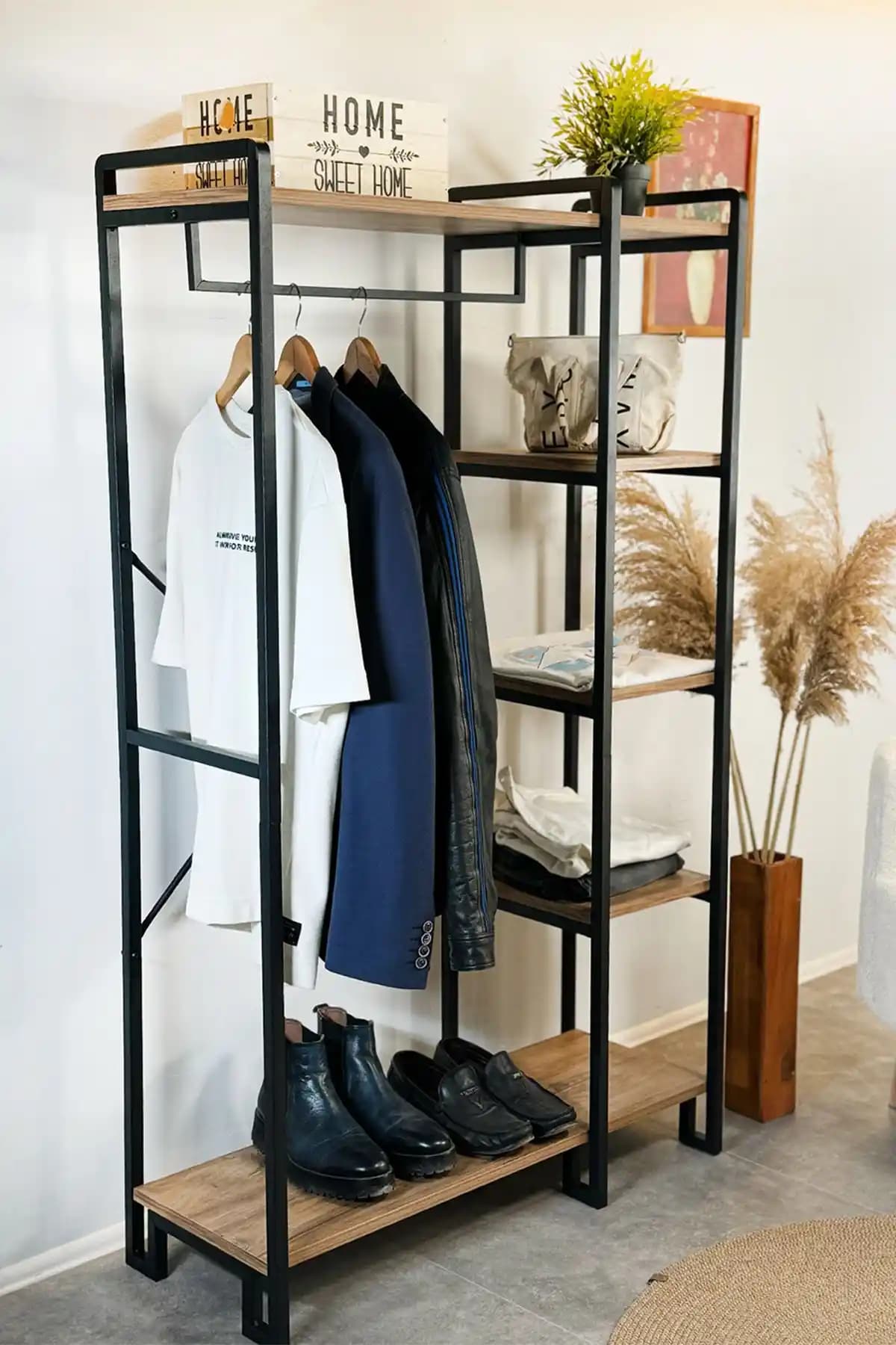 Açık Askılıkların Dekorasyonda İşlevsellik ve Estetiği Bir Araya Getiren Rolü