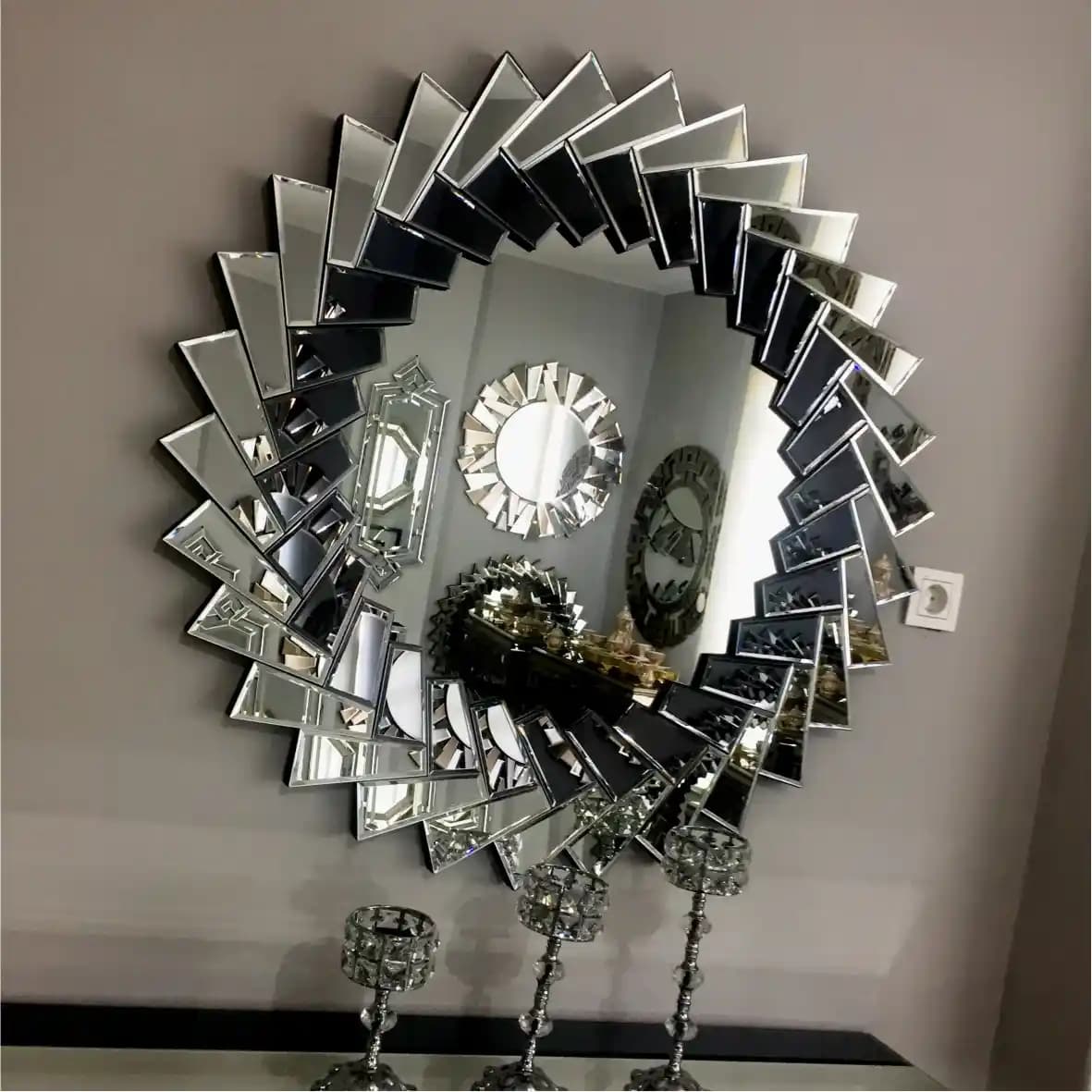 Aksesuar Aynalar ile Dekorasyonda Şıklık ve İşlevselliği Artıran Trendler ve Seçim Kılavuzu