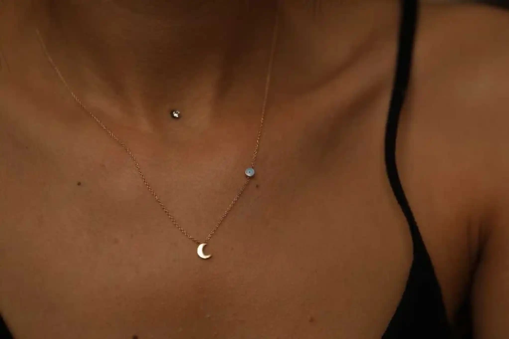 Ay Kolye Dekorasyon Trendleri: Mistik ve Şık Detaylarla Evlerinize Renk Katın