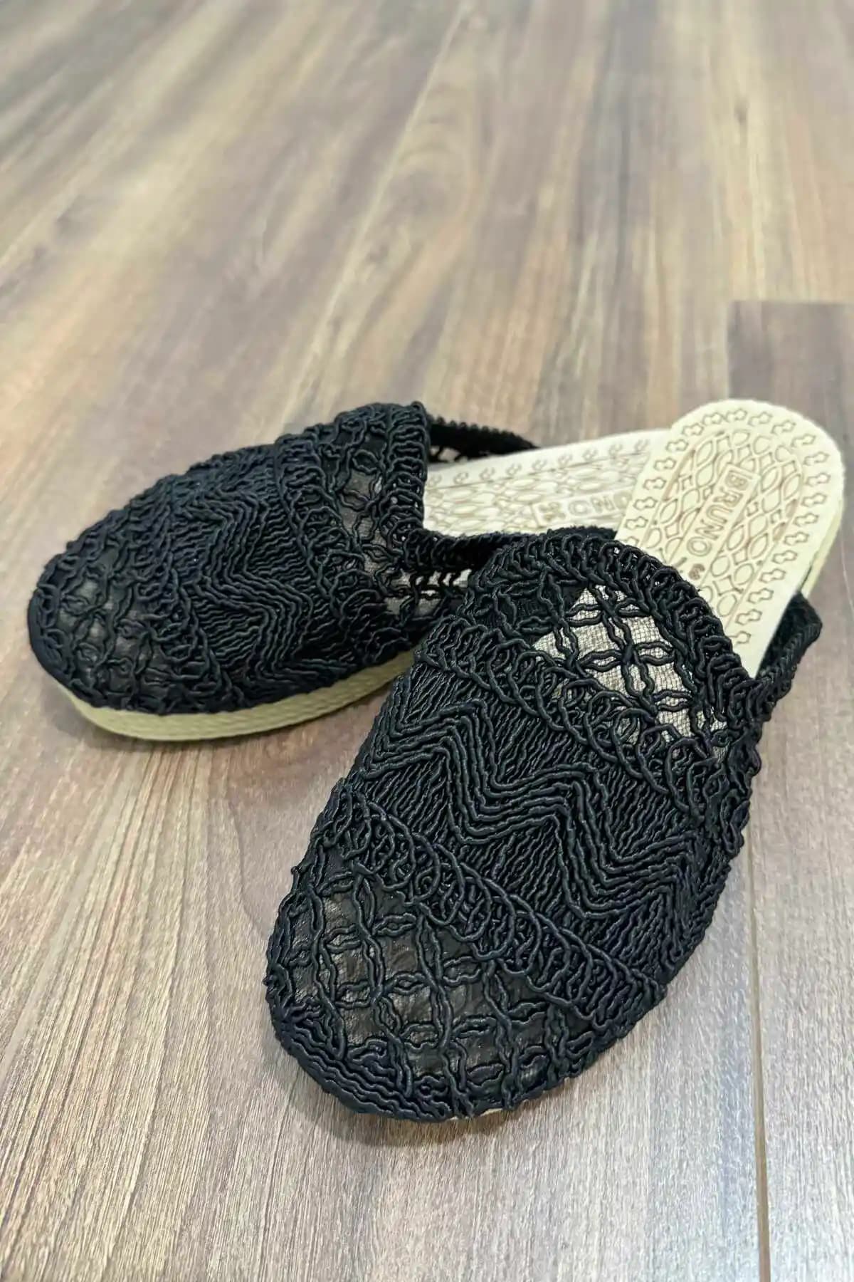 Dantel Terlik ve Dekorasyon: Zarafet ve Konforun Şık Buluşması