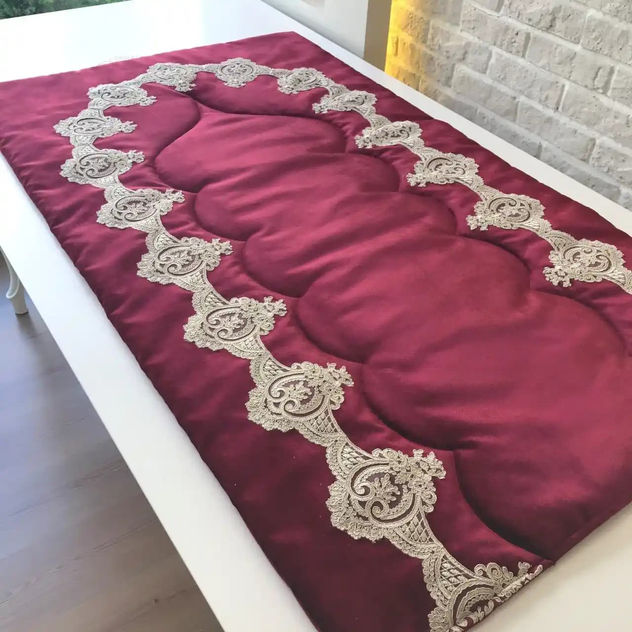 Dantelli Seccade ile Dekorasyonda Zarafet ve İşlevsellik Birlikte Sunuluyor