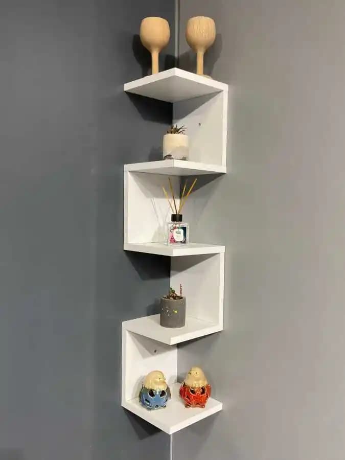 Dekoratif Köşe Raf Modelleriyle Mekânınıza Şıklık ve Fonksiyonellik Katın